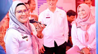 Kunjungi Stan Pameran Top Sedasa, Bupati Nina Agustina Minta Operator Kecamatan dan Desa Maksimalkan Layanan I-Ceta