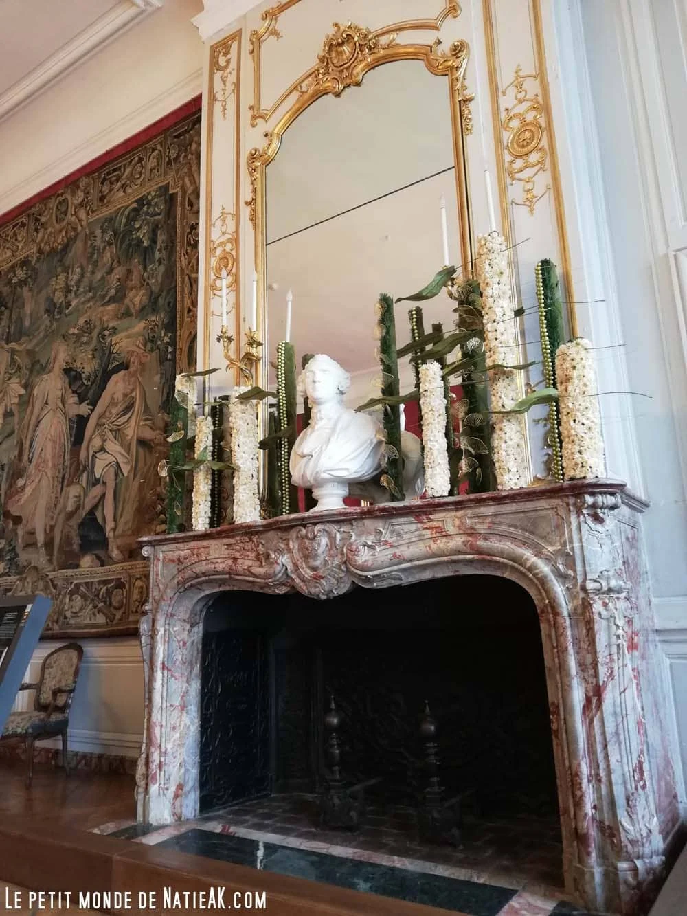 Cheminée du Château de chambor décorée pour Noël