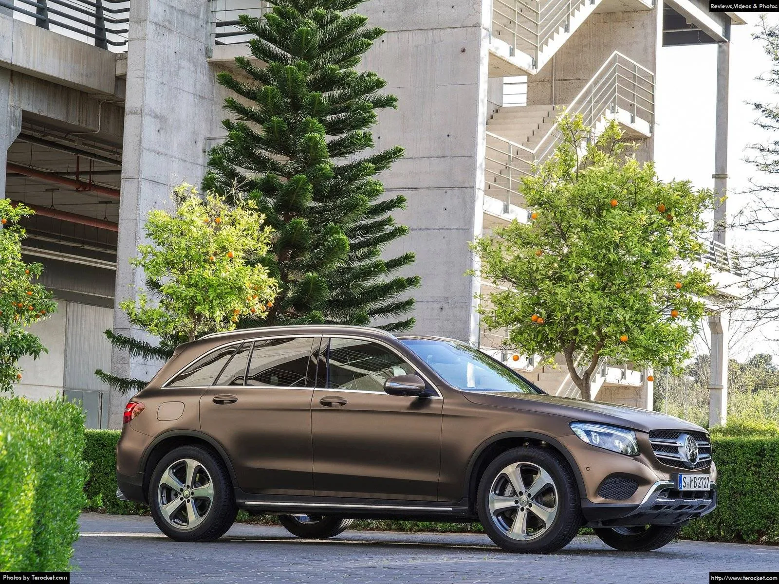 Hình ảnh xe ô tô Mercedes-Benz GLC 2016 & nội ngoại thất