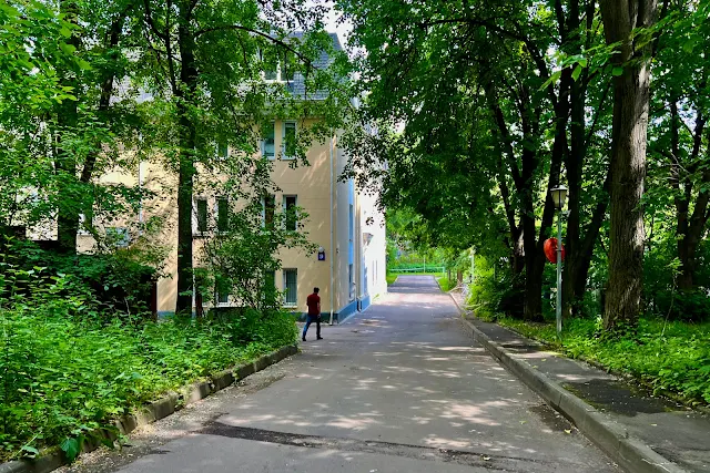 Строительный проезд, территория Научно-исследовательского института энергетических сооружений, бывшая гидродинамическая испытательная станция НИС Гидропроект