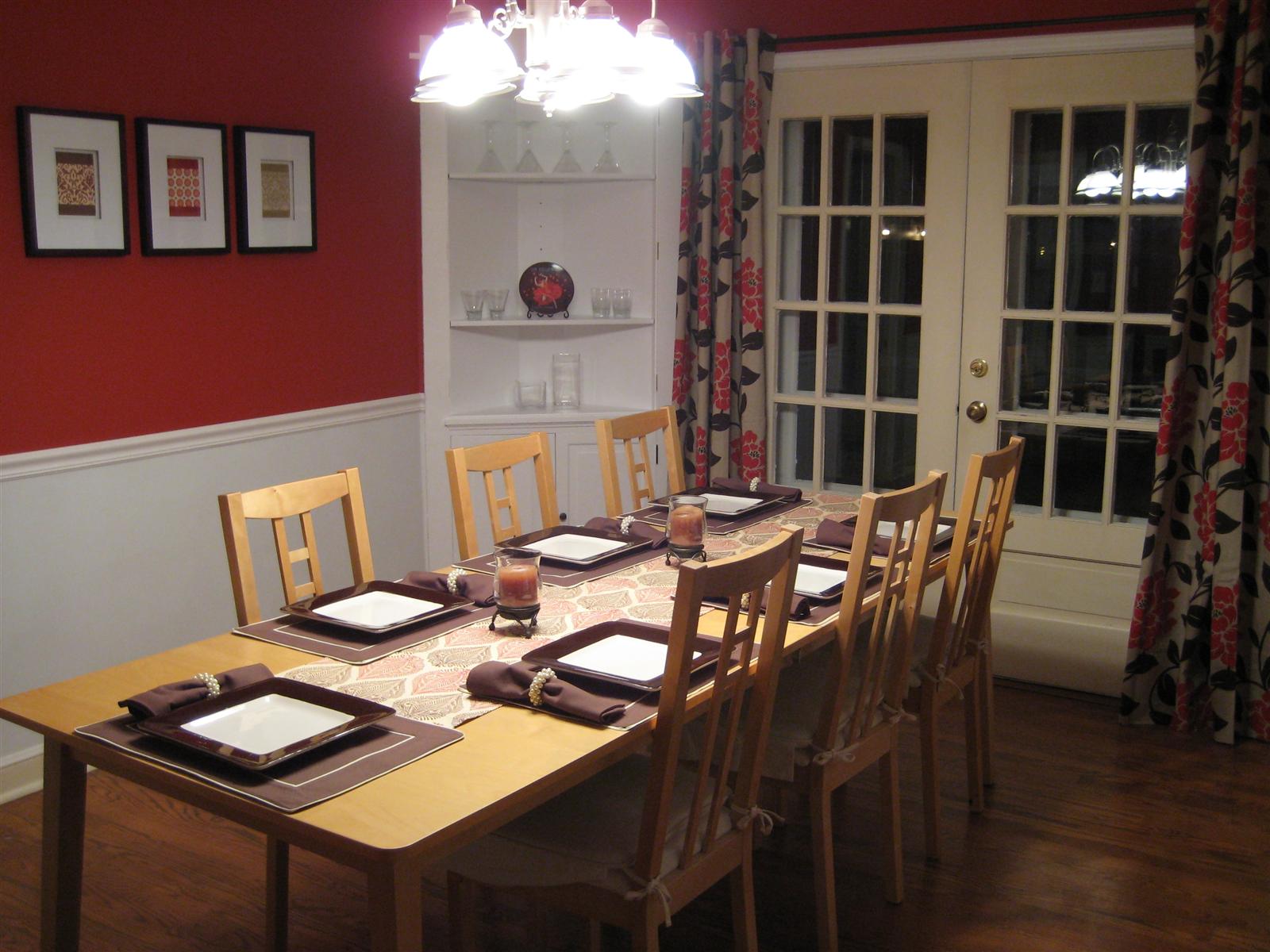 Dining Rooms with Chair Rails