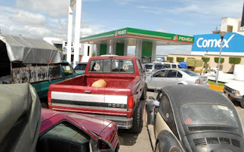 Bloqueos CNTE: empresarios de Chiapas dicen que sólo 3 gasolineras funcionan, en Oaxaca Walmart quiere cerrar