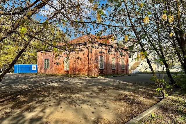 Ярославская улица, бывший сторожевой дом у акведука (построен в 1890-х годах)