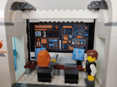 LEGO City Deep Space Rocket & Launch Control