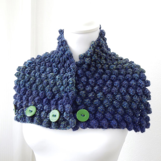 free crochet cowl pattern by the curio crafts room thecuriocraftsroom Bobblicity Cowl