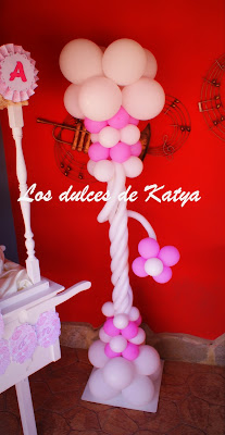 columna de globos de 2 metros en blanco y rosa