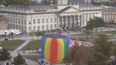Tersingkir di Piala Dunia, LGBT Jerman Berulah Ciptakan Replika Mirip 'Kabah' Pelangi