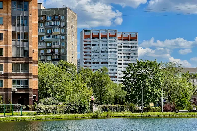 5-й проспект Новогиреева, Кошачий пруд