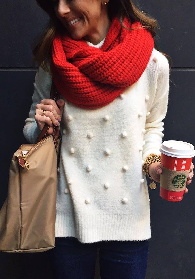 amazing winte routfit / red sacrf + nude bag + white sweater + skinnies