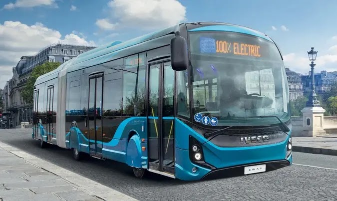 IVECO BUS apresenta linha 2023 de ônibus com modelos movido a gás e elétricos