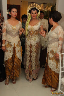 Kebaya Pengantin Modern, model kebaya, model kebaya modern, model kebaya modern terkini, Model Kebaya Pengantin Modern, Model kebaya Pengantin Modern Terkini