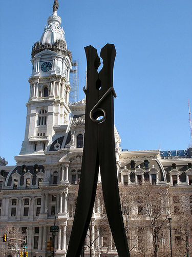 claes oldenburg sculptures. Claes Oldenburg Clothespin 1976 Philadelphia