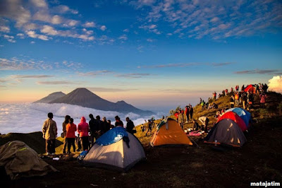 pesona puncak gunung tangkuban prahu