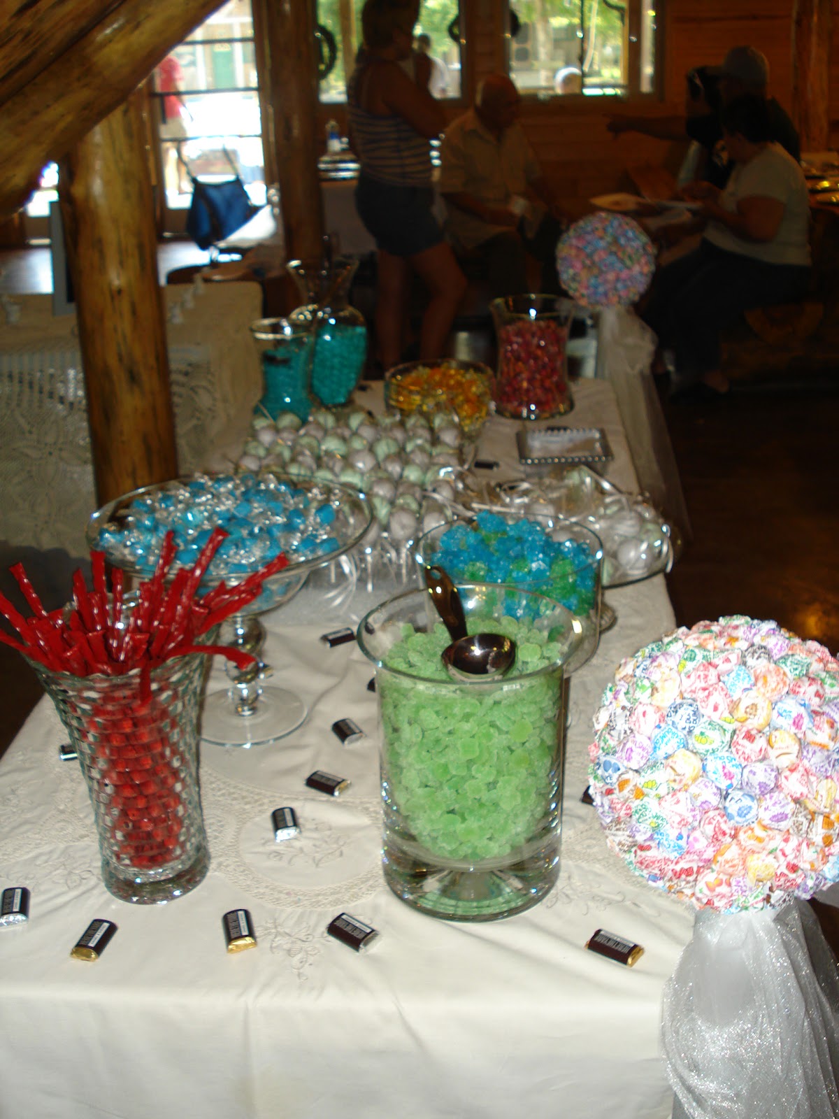 candy bar at wedding