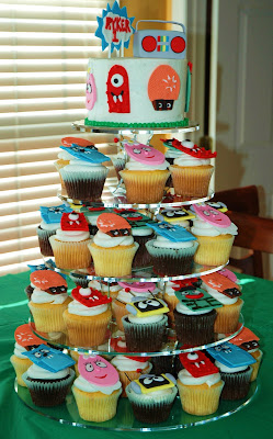 Gabba Gabba Birthday Cakes on Tara S Cupcakes  Yo Gabba Gabba Cake And Cupcake Tower