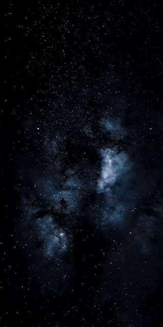 منظر السماء مع بروز اللون الأسود والازرق الغامق والنجوم