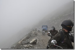 3 rothang  020 montée dans le brouillard