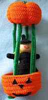 http://donnascrochetdesigns.com/morefree/pumpkin%20balloon%20w%20witch.pdf