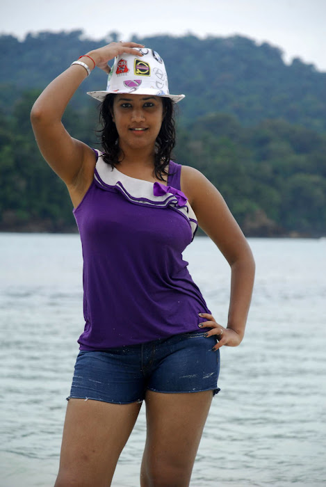 Mugguru Movie Hot New Stills cinema gallery