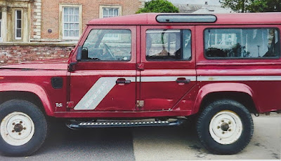 Land Rover Defender 110 County Station Wagon