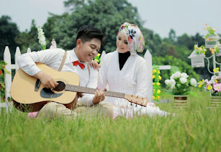 Contoh foto prewedding hijab terbaru