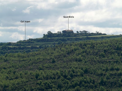 El mas Guardiola i Cal Jepet des del Camí de l'Alzina