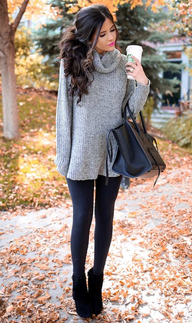 trendy outfit idea / black bag + grey oversized sweater + leggings + boots