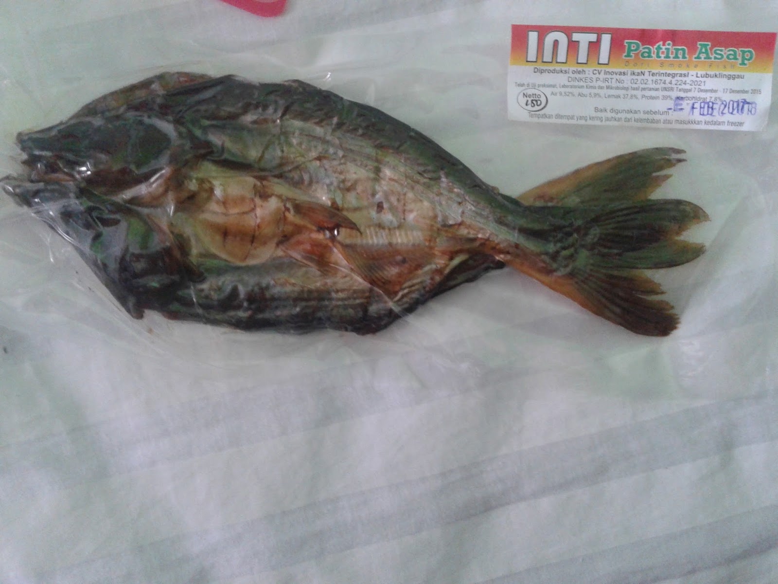 Ikan Patin Asap ini di bandro per 100 gram seharga Rp 17 500