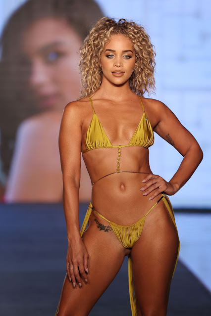 Jasmine Sanders sexy bikini body photo