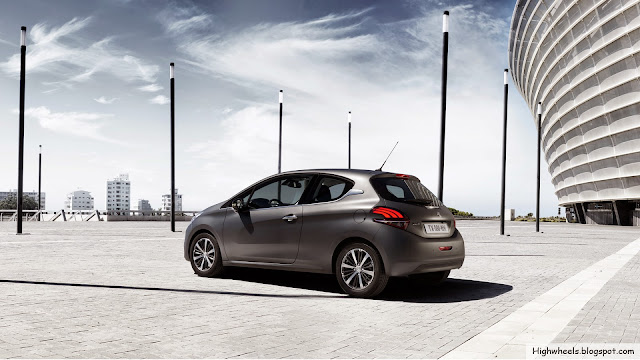 2016 Peugeot 208_7