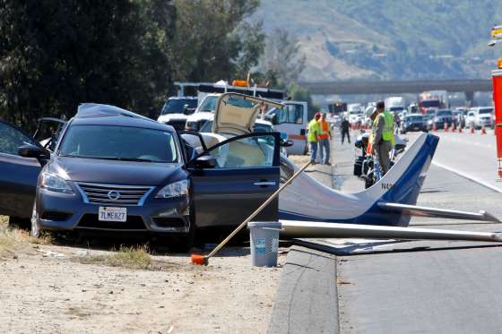 Plane crash kills 1 on freeway where it once landed safely