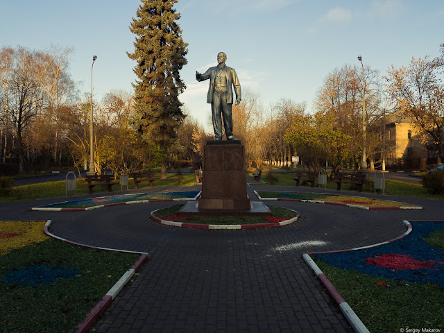 Памятник Владимиру Ильичу Ленину. Расположен в г. Москва, напротив дома культуры на другой стороне 1-й Курьяновской улицы.
