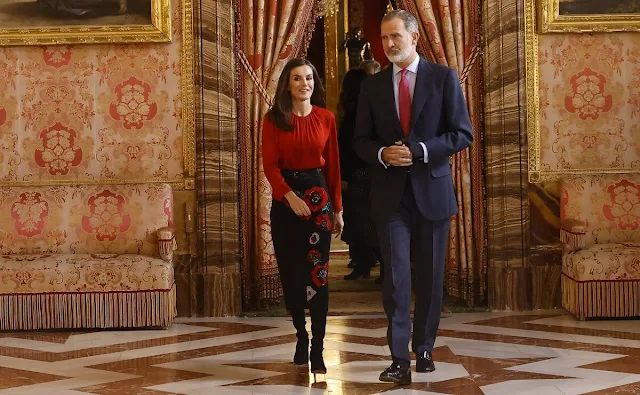 Queen Letizia wore a Banora red gathered neck silk blouse by Hugo Boss, and a poppy print knit skirt by Carolina Herrera