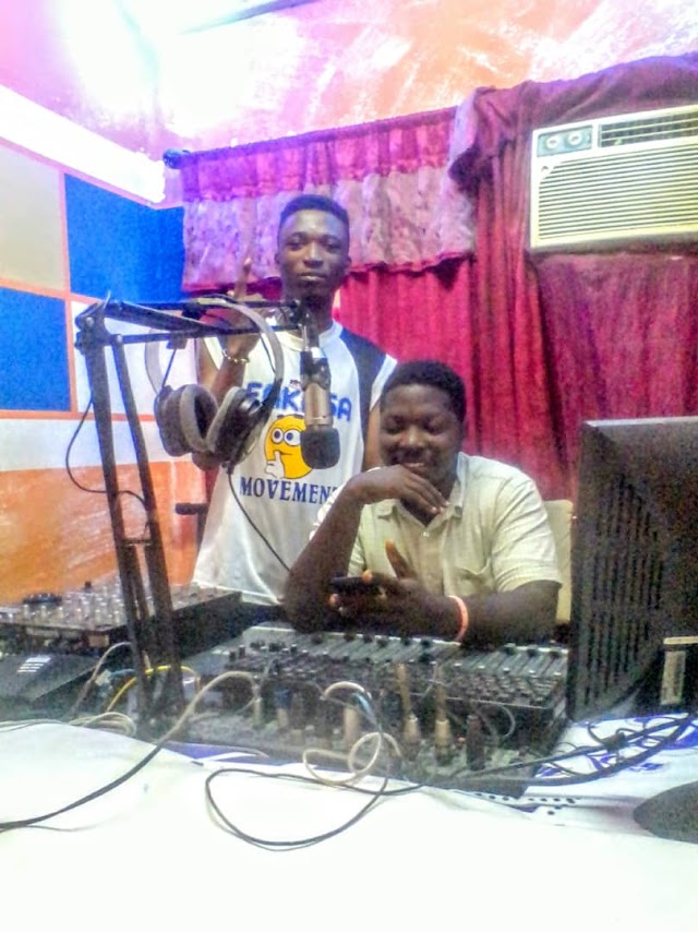 Broni Moses Host Of entertainment Filla Show Endorse Rapgees Most Trending (Y3N PAP)