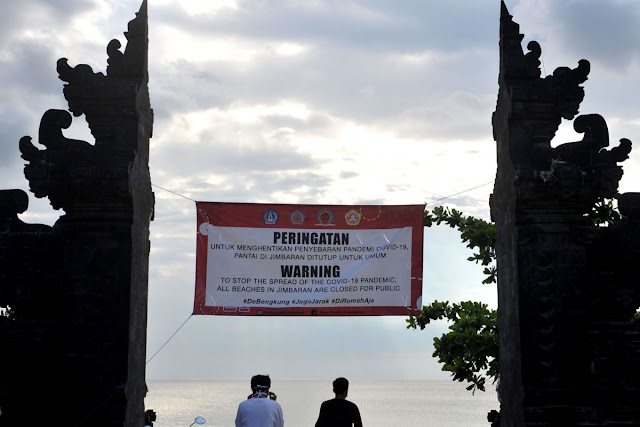 Pantai Jimbaran Bali, Banner of COVID19 Warning