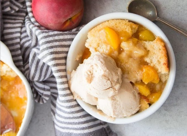 Paleo & Vegan Peach Cobbler #vegan #glutenfree