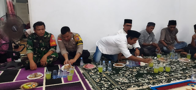 Babinsa R Damanik Buka Puasa Bersama dengan Panguyuban Warga Jawa Kabupaten Natuna