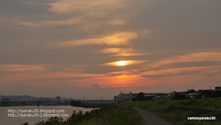 多摩川べりの夕景写真