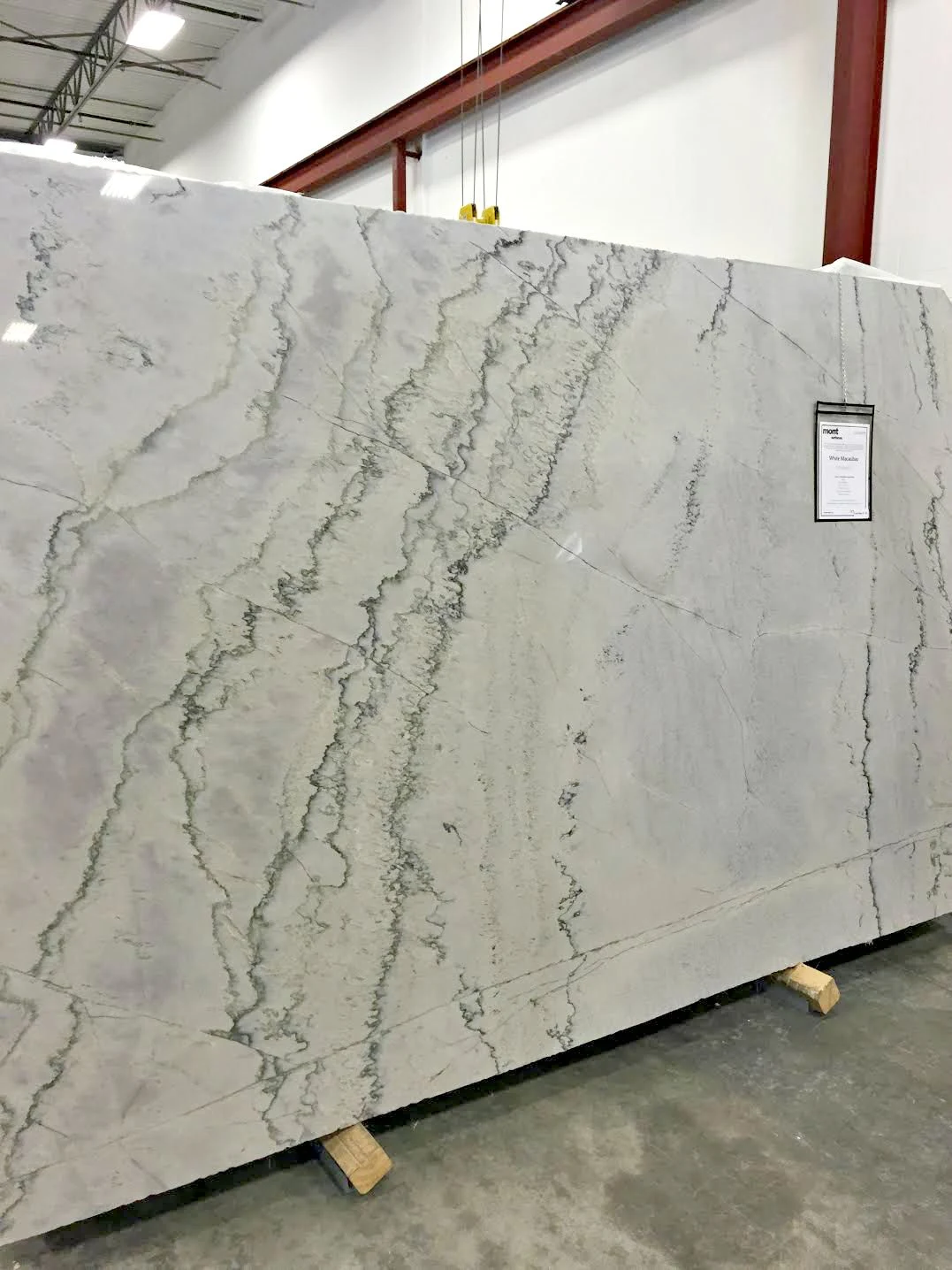 white macaubus quartzite