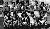 REAL BETIS BALOMPIÉ - Sevilla, España - Temporada 1978-79 - Esnaola, Benítez, Biosca, Muhren, Gordillo y Ortega; Villalba, López, Megido, Cardeñosa y García Soriano - C. S. SABADELL 0, REAL BETIS BALOMPIÉ 1 (Villalba) - 10/09/1978 - Liga de 2ª División, jornada 2 - Sabadell (Barcelona), estadio de la Creu Alta - El Betis se clasificó 3º y subió a 1ª. José Luis García Traid y León Lasa fueron los entrenadores