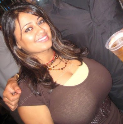 She is mallu aunty living in south India and having milky boobs for you to 