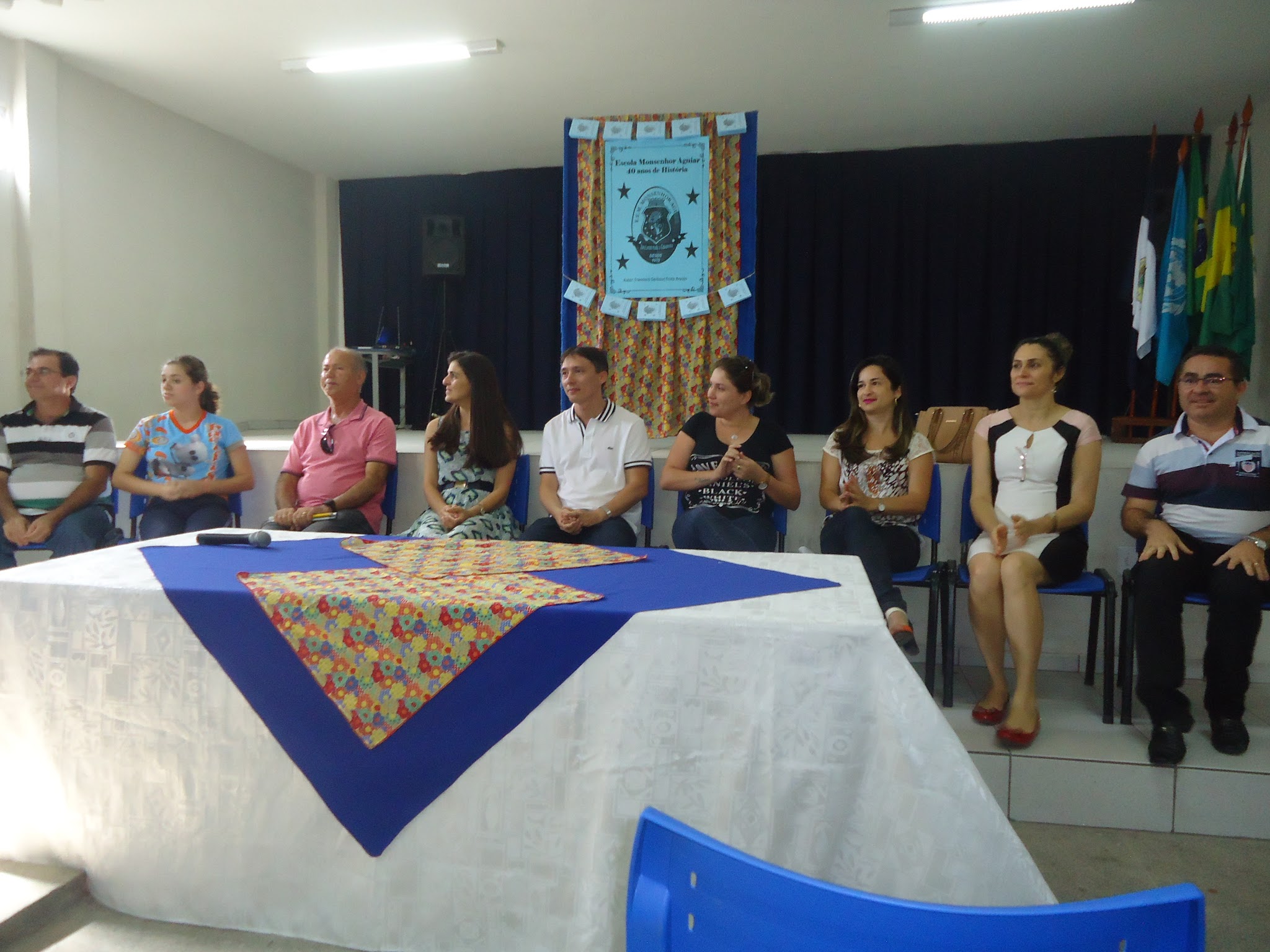 No último dia 13 de agosto aconteceu, em Tianguá, Ceará, o lançamento do livreto de Cordel Escola Monsenhor Aguiar – 40 anos de História, de autoria do professor, blogueiro, jornalista e um dos redatores do Portal Splish Splash, Derbson Frota. A obra, criada mediante uma criteriosa pesquisa sobre a história da instituição, homenageia seu aniversário de 4 décadas, ressaltando as principais ações, os prêmios conquistados e todos os professores e funcionários atuais.