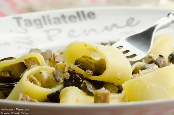 Pasta con berenjena y pez espada (emperador)