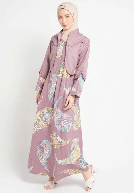 29 Model Baju Batik Yang Populer Dan Menarik Untuk Diikuti - Model baju batik gamis