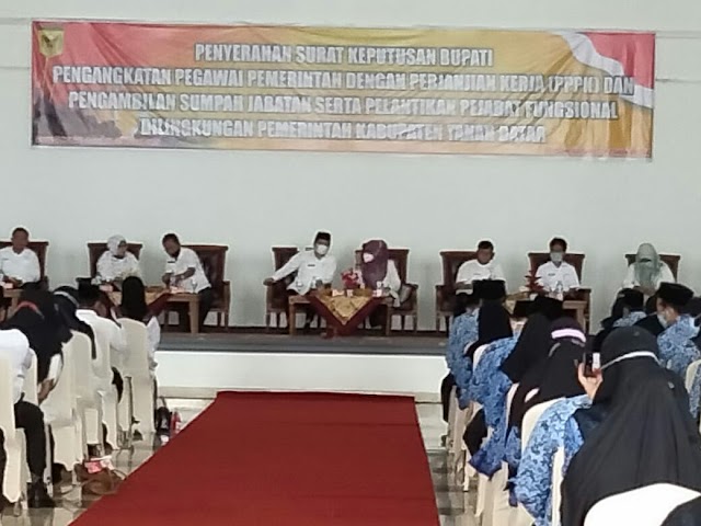 Honorer Kabupaten Tanah Datar Bisa Bernafas Lega Setelah Terima SK PPPK