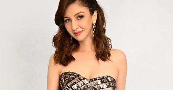 Saumya Tandon off shoulder dress tv actress