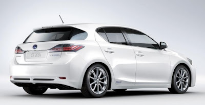 2011 Lexus CT 200h attitude and driving 2