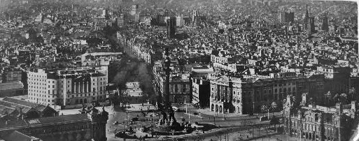 Postal panorámica de Barcelona ca. 1939. Monumento a Colon y ramblas .
