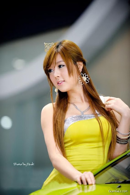 Model Hwang Ming Hee in Orange Dress glamour images