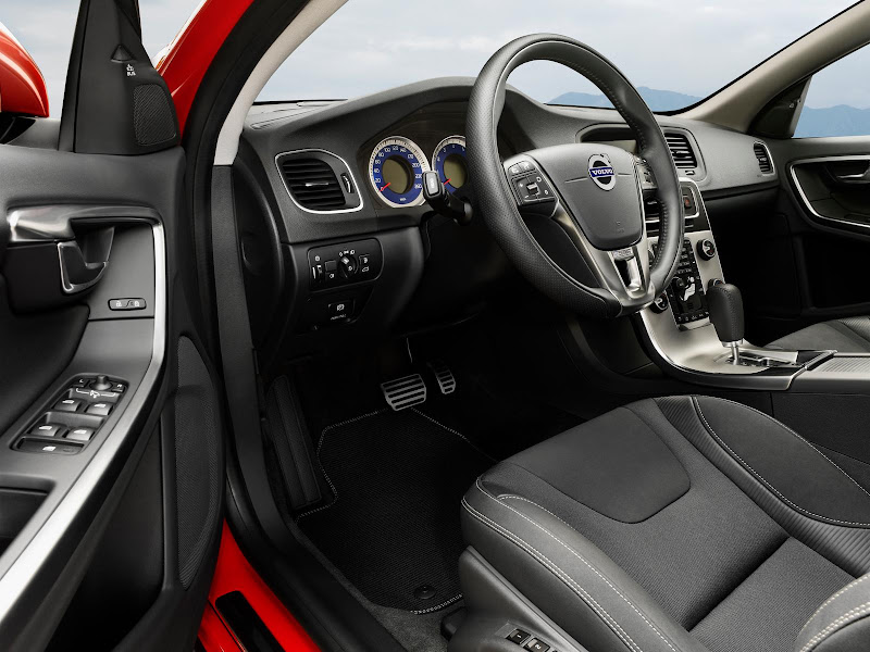 2011 Volvo S60 R-Design Interior